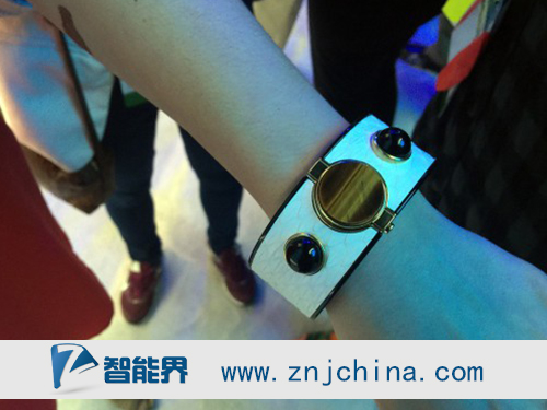 只為女性！英特爾MICA智能手鐲