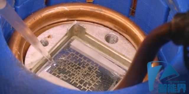 科學家可以用水來操控新型同步計算機