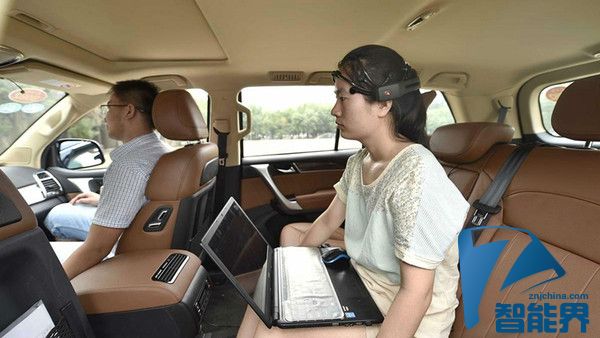 國(guó)內(nèi)首臺(tái)腦控汽車試跑 只用腦就能開車？