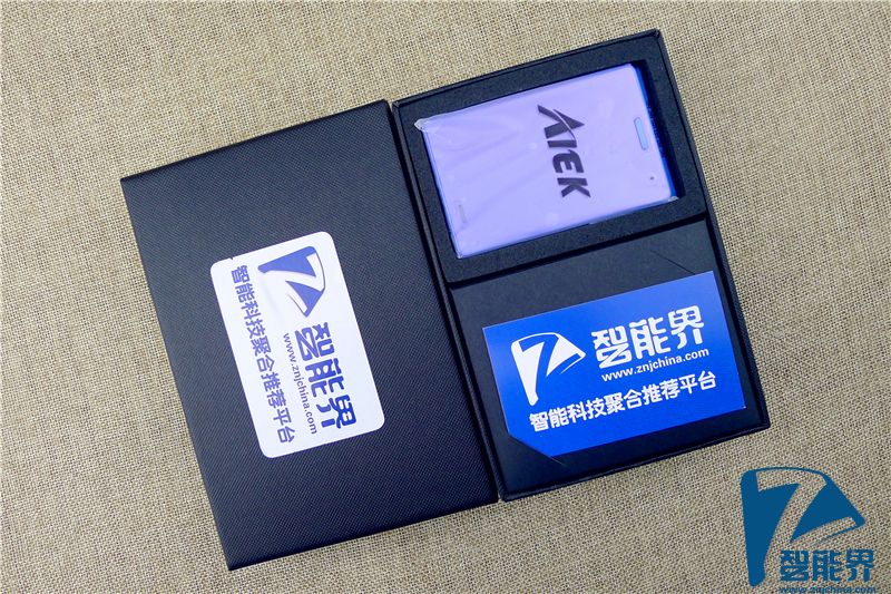 這是一款高顏值的便攜備用手機--Aiek M4智能卡片手機體驗
