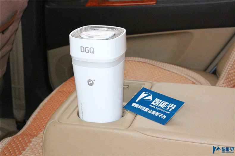 專業(yè)級(jí)的車內(nèi)除異味產(chǎn)品--DGQ車載除味器