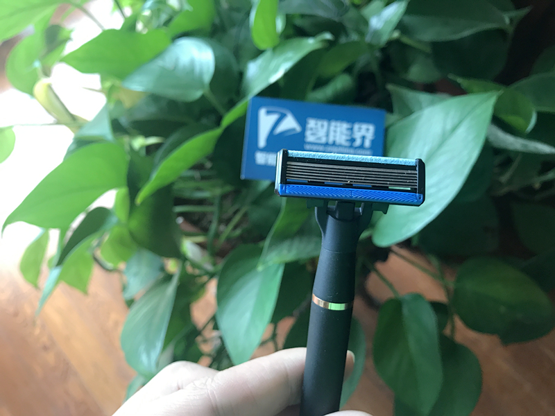 男人也要讓自己美美的——煥醒剃須刀8件套