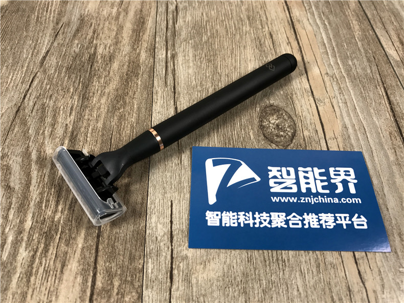 男神的魔法棒 用手動剃須刀的男人更帥