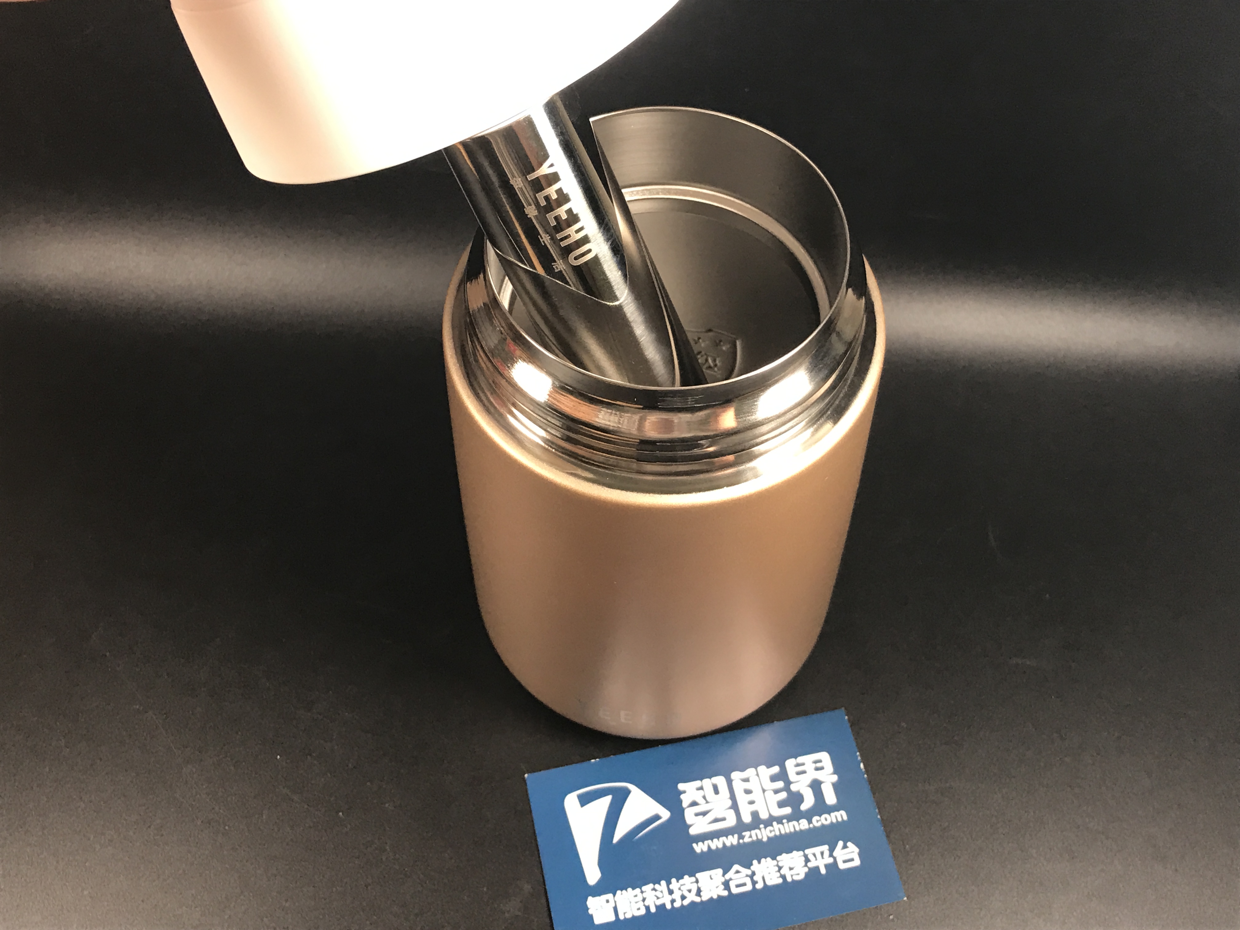 智能生活有溫暖——YEECOOK智能燜燒杯