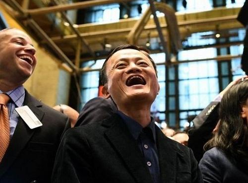兩年多首次！阿里巴巴市值一度超越亞馬遜