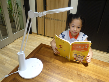 保護(hù)孩子眼睛，從臺(tái)燈做起，孩視寶VL235B護(hù)眼臺(tái)燈體驗(yàn)