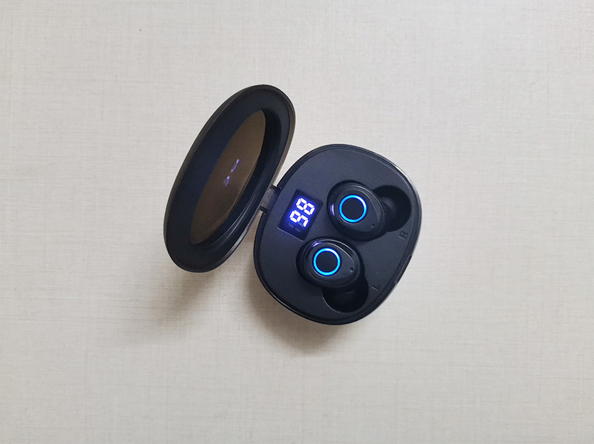 耳機(jī)+充電盒子.jpg