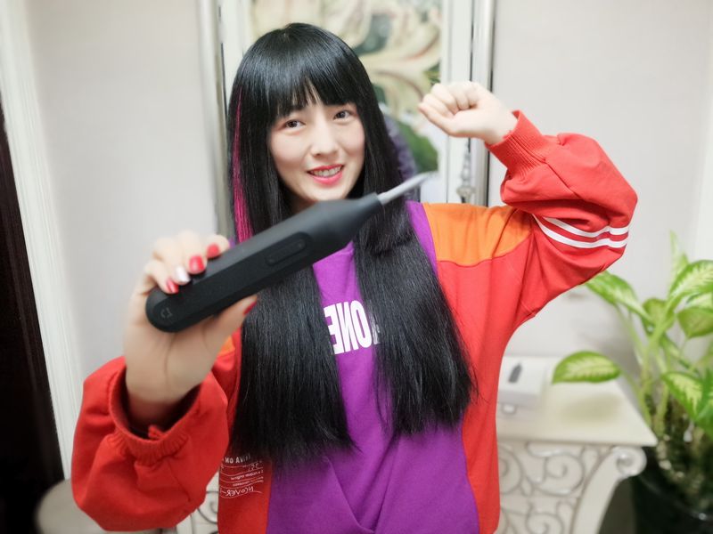 妹子輕松玩轉(zhuǎn)米家手自一體電動螺絲刀，來看實操爽翻現(xiàn)場
