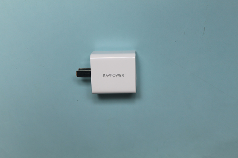 雙口18W充電頭，讓智能設(shè)備充電快一點