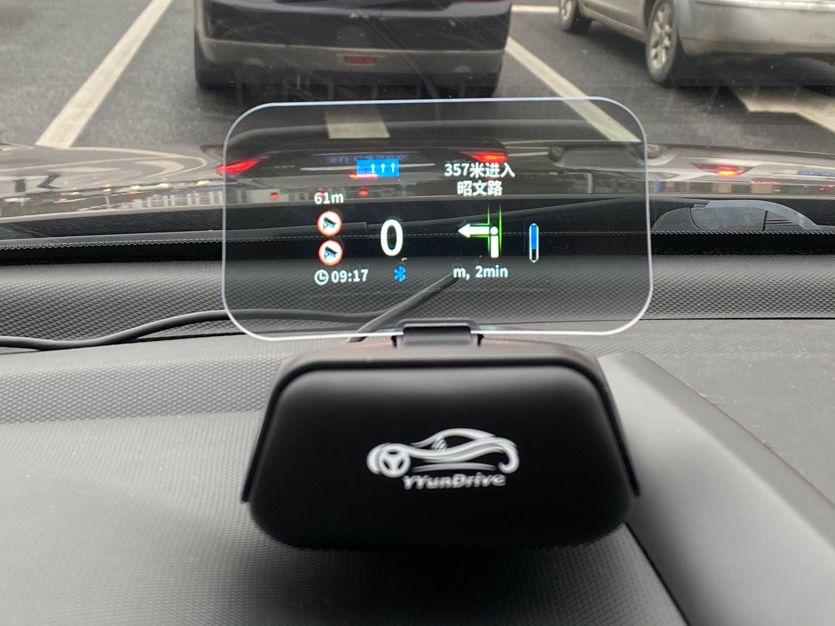 不低頭一樣看信息，云駕HUD讓行車更安全嗎？