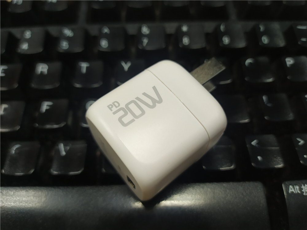 超乎想象的小，超有實(shí)力的南卡C1 20W迷你PD充電器