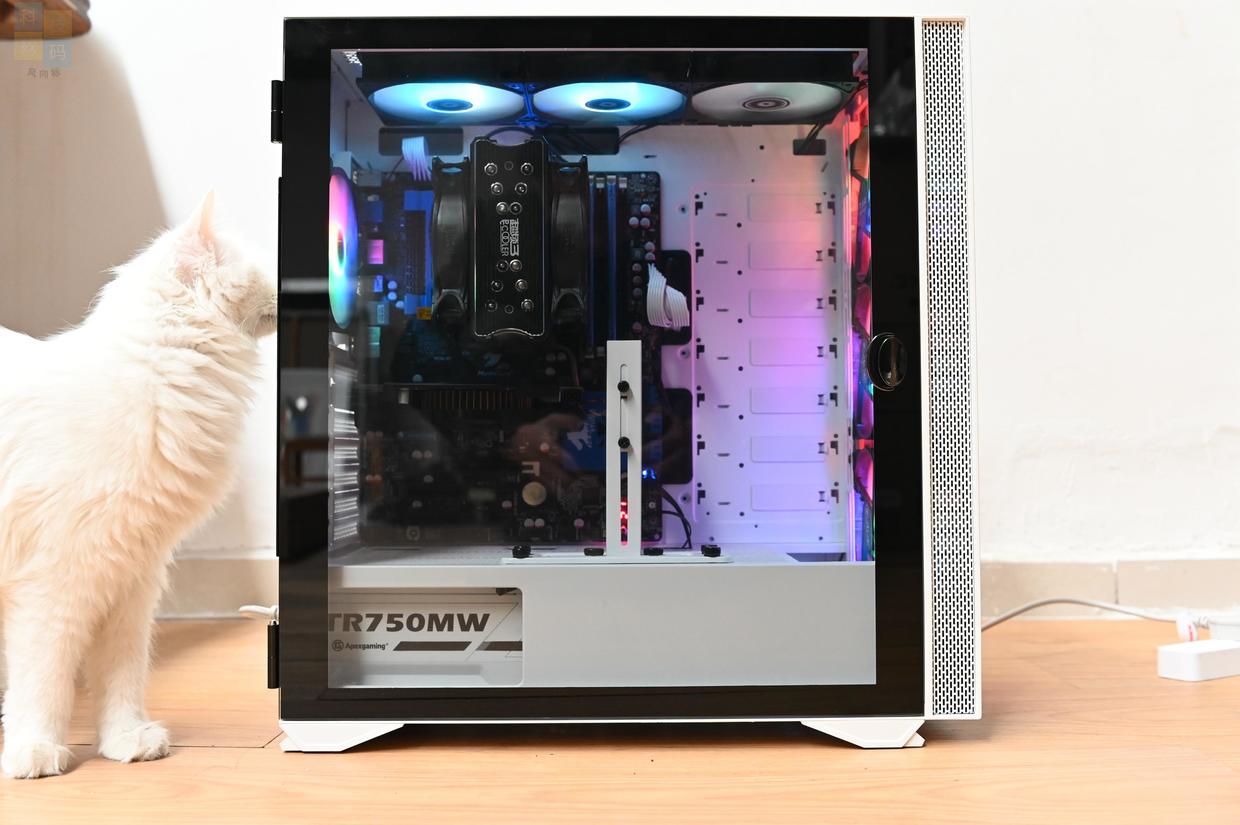 簡約精致的白色電源，靜音高效易擴(kuò)展，艾湃電競STR750MW上手