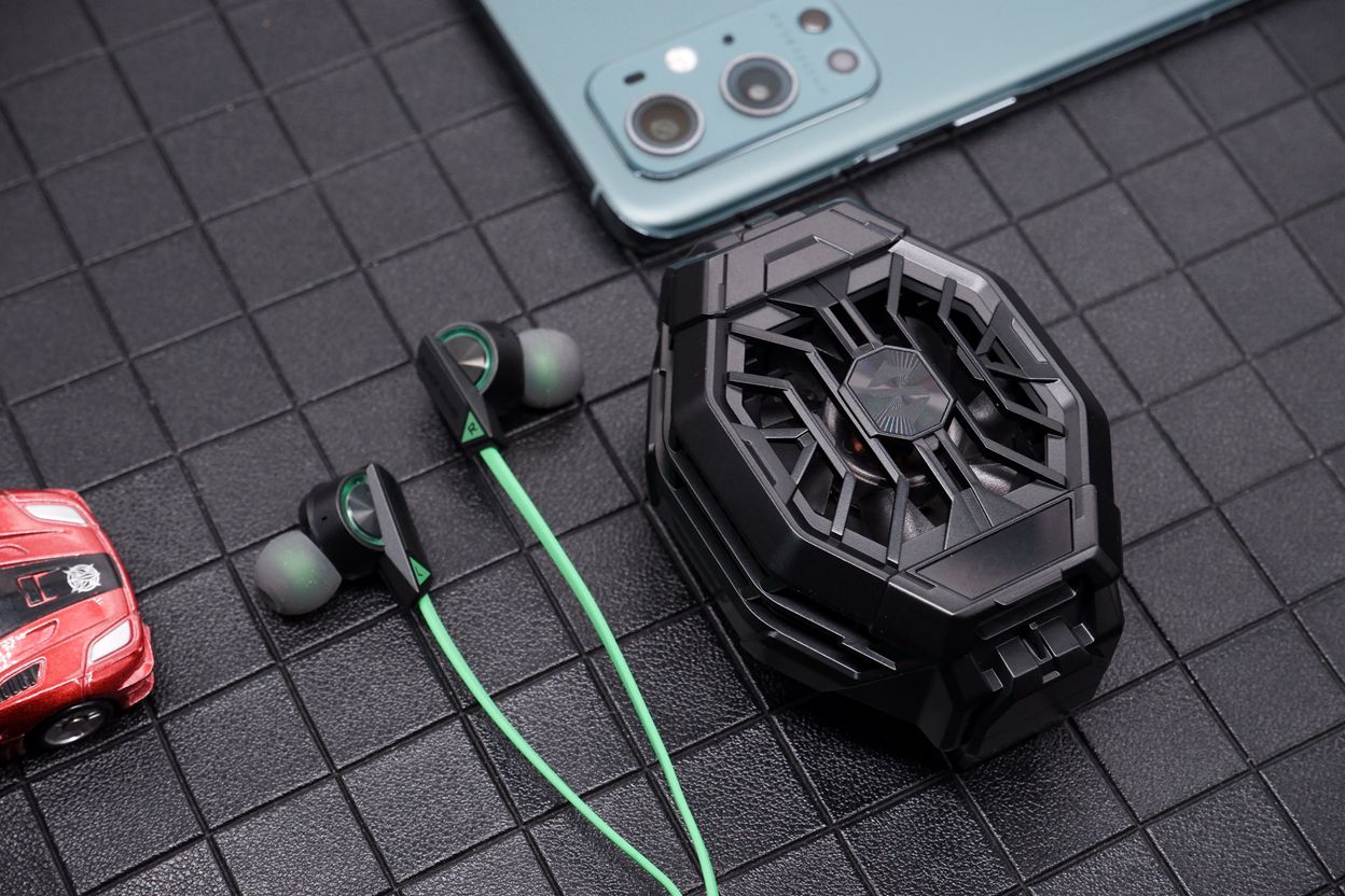 黑鯊冰封散熱背夾2Pro+圈鐵版游戲耳機(jī)，帶來(lái)完美手游體驗(yàn)
