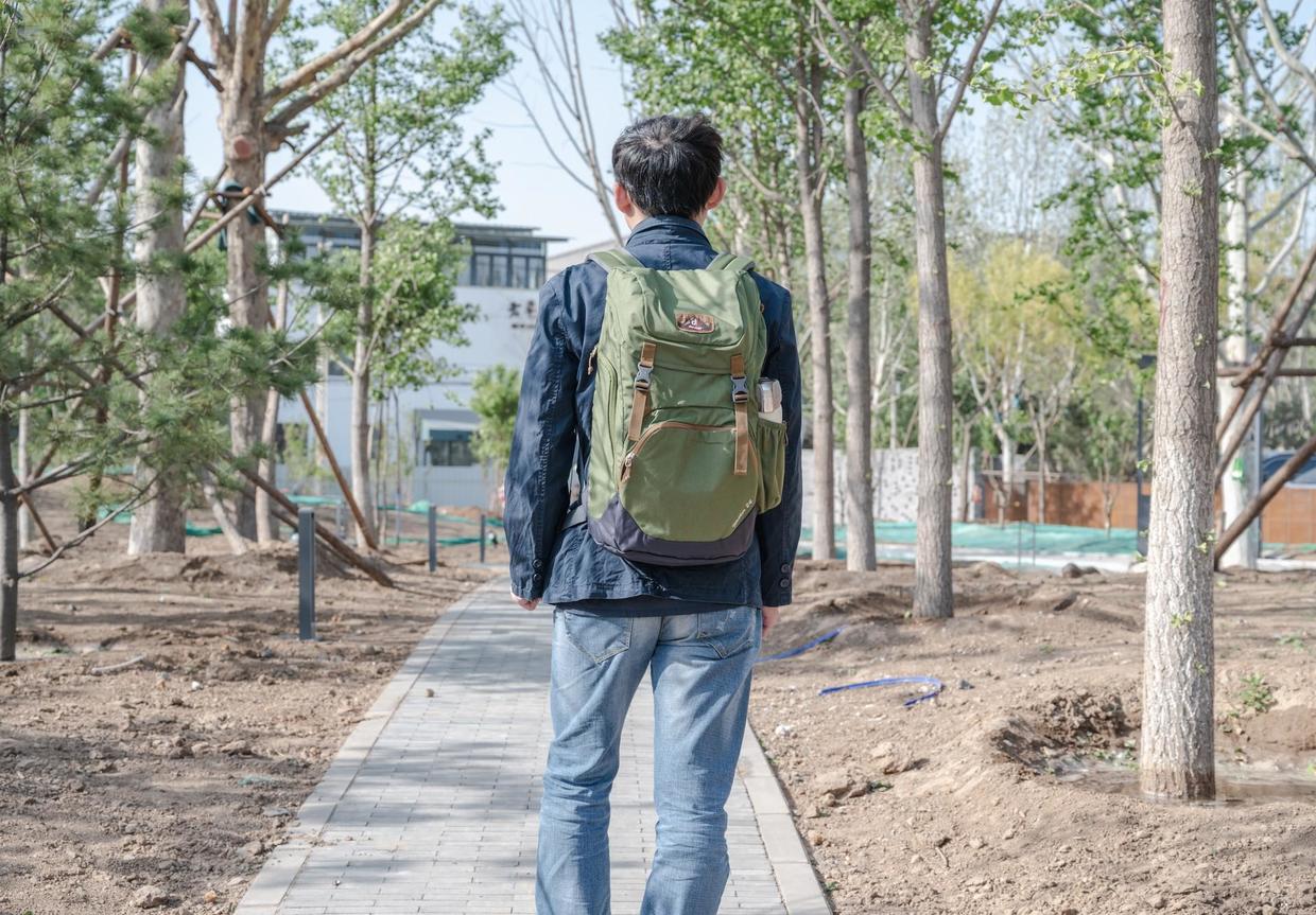 更適合步行者的背包，讓日常通勤更輕松，多特Walker通勤包體驗