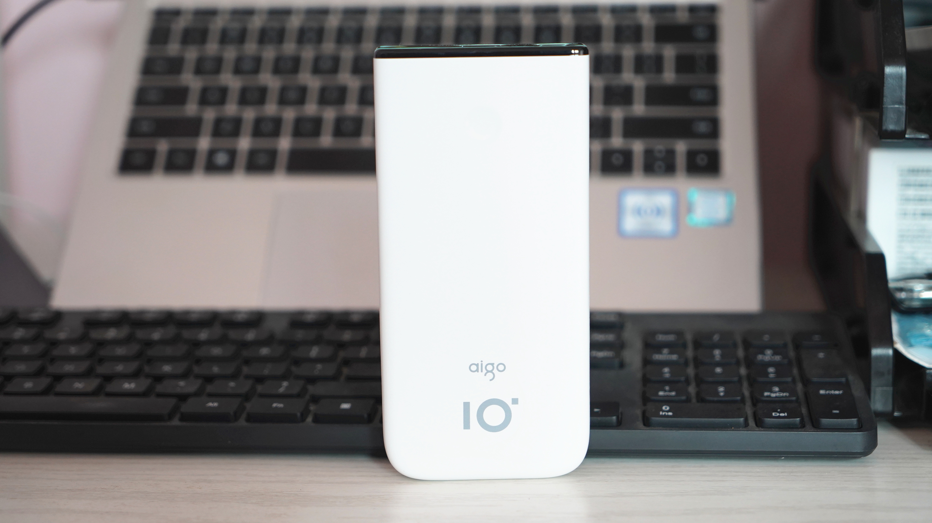 愛國者A10S移動電源，炫彩好看，雙向快充更給力