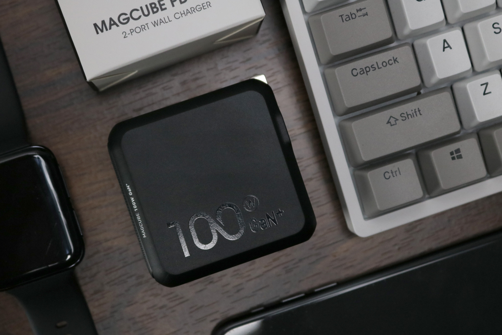 小身材大能量，手機、筆記本通用的充電器——Aohi Magcube 100W氮化鎵充電器