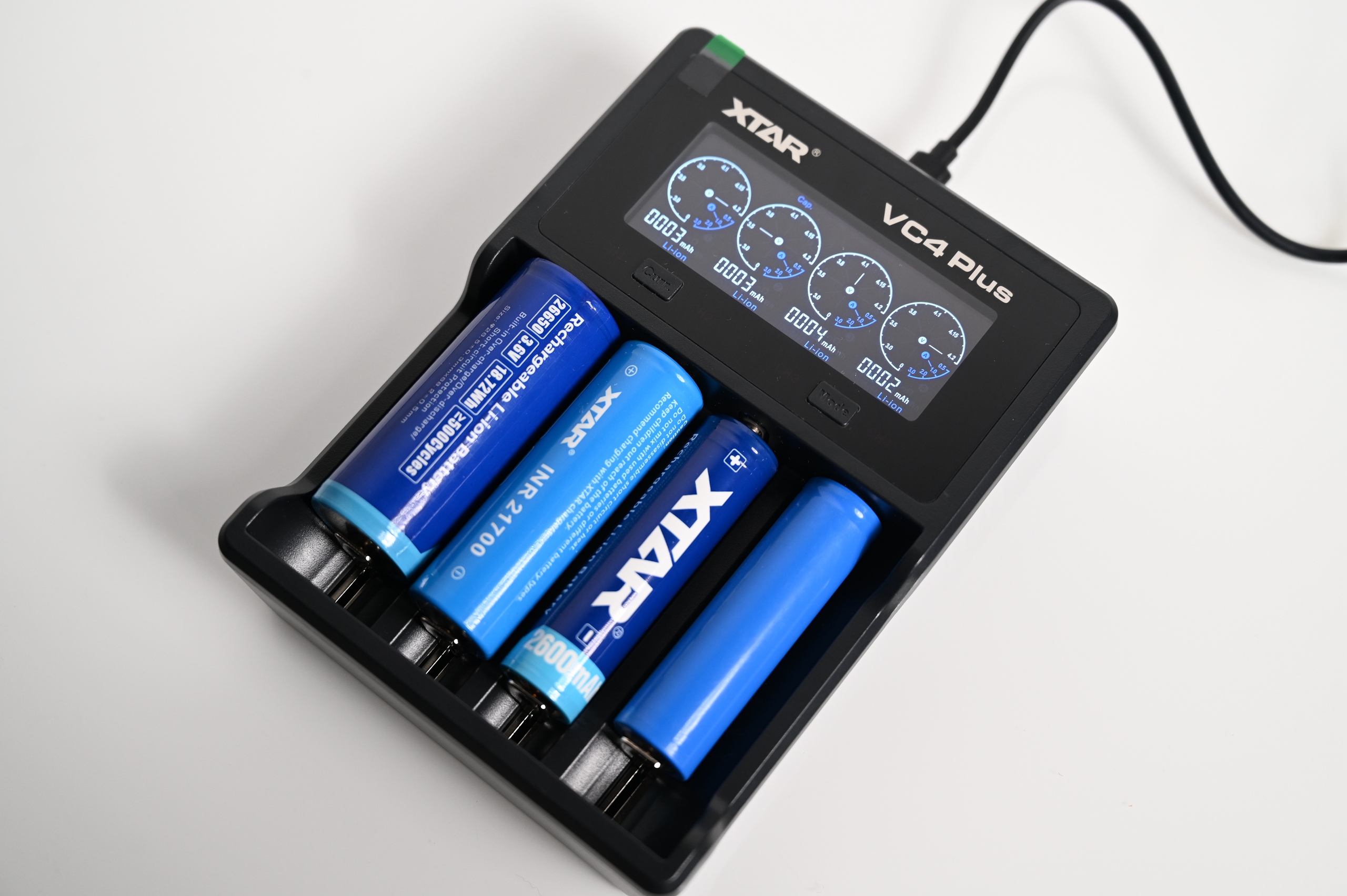 兼容超全的電池充電器，速度也挺快，XTAR VC4 PLUS鋰電充電器上手