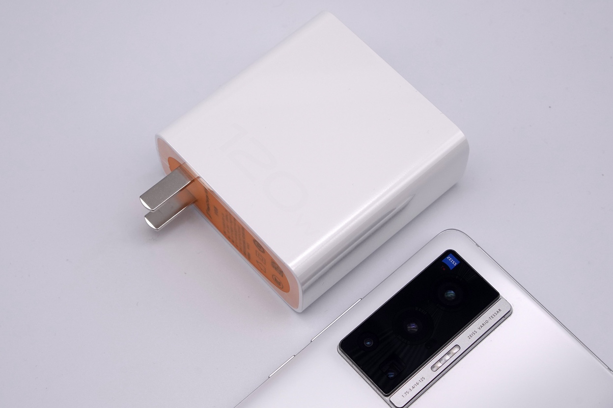 vivo系極速閃充推薦，iQOO 120W充電器套裝上手體驗(yàn)