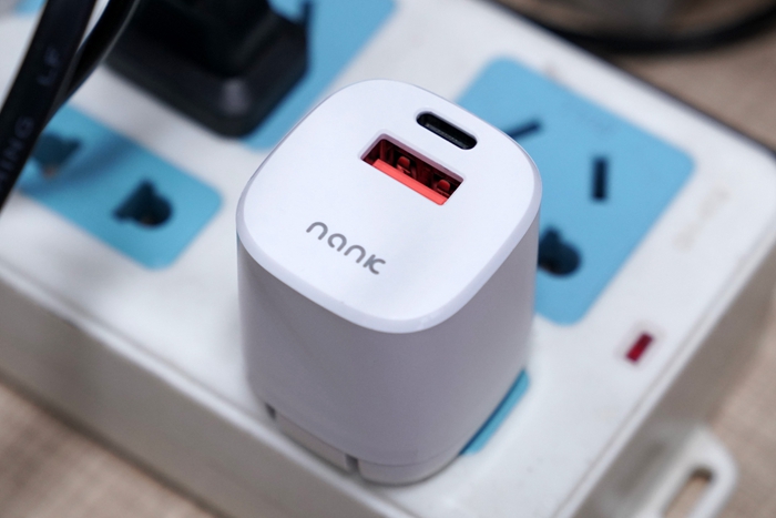 南卡20W迷你PD充電器C2：小身材、大驚喜
