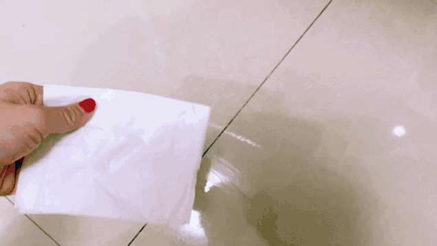 拖地后有一些水漬，不過我喜歡這樣，能拖的很干凈