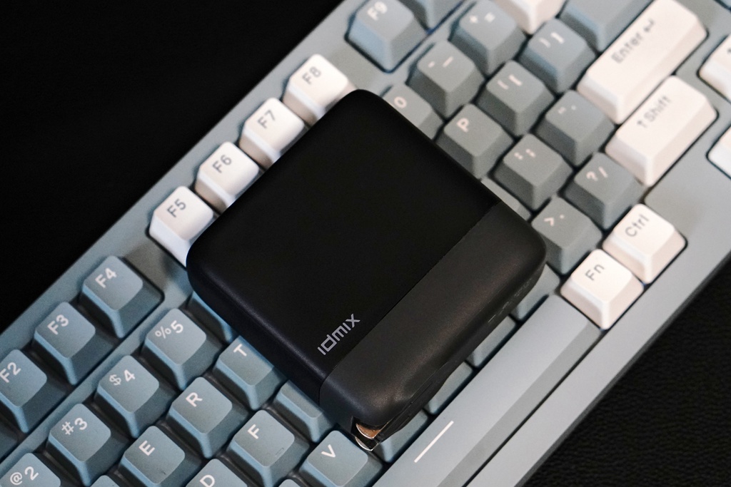 IDMIX 140W氮化鎵充電器：三口皆快充，充電不等待