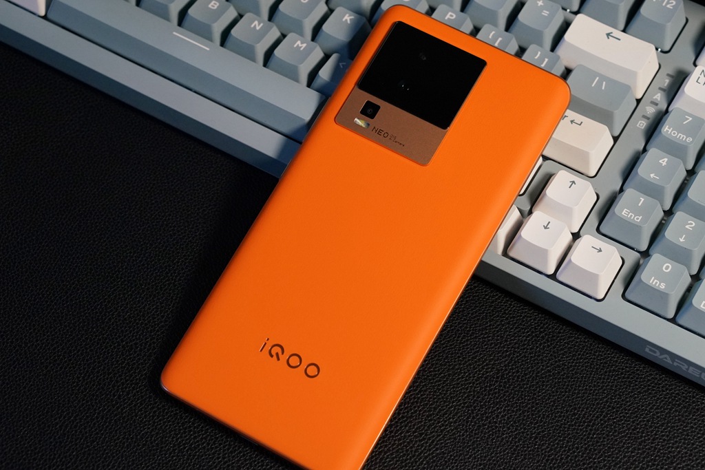 iQOO Neo7：性能鐵三角，打造新一代“水桶機(jī)皇”！