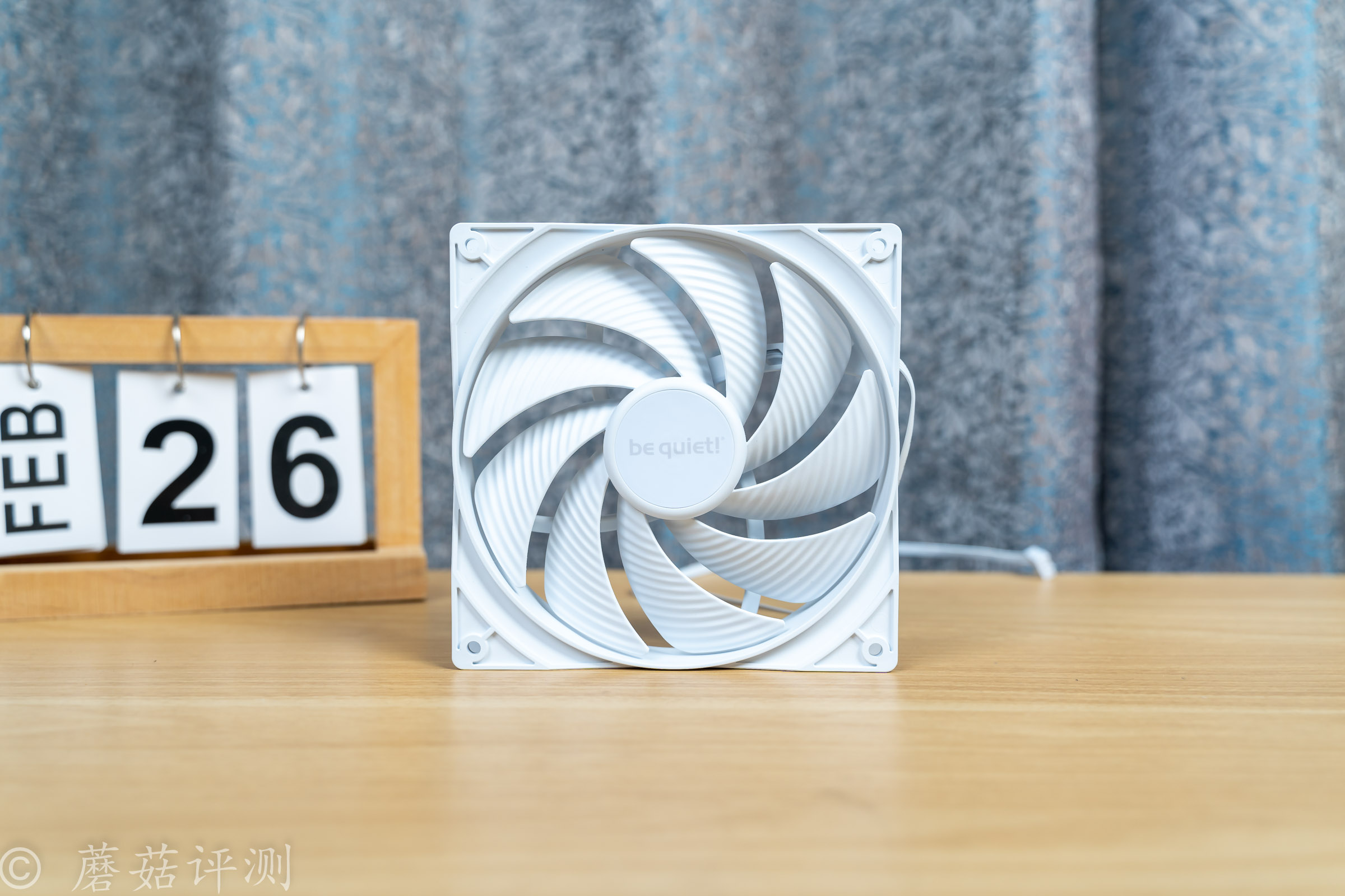 散熱效果更優(yōu)秀，運行表現(xiàn)更安靜，德商德靜界PURE WINGS 3 140mm PWM白色高速版風(fēng)扇 評測