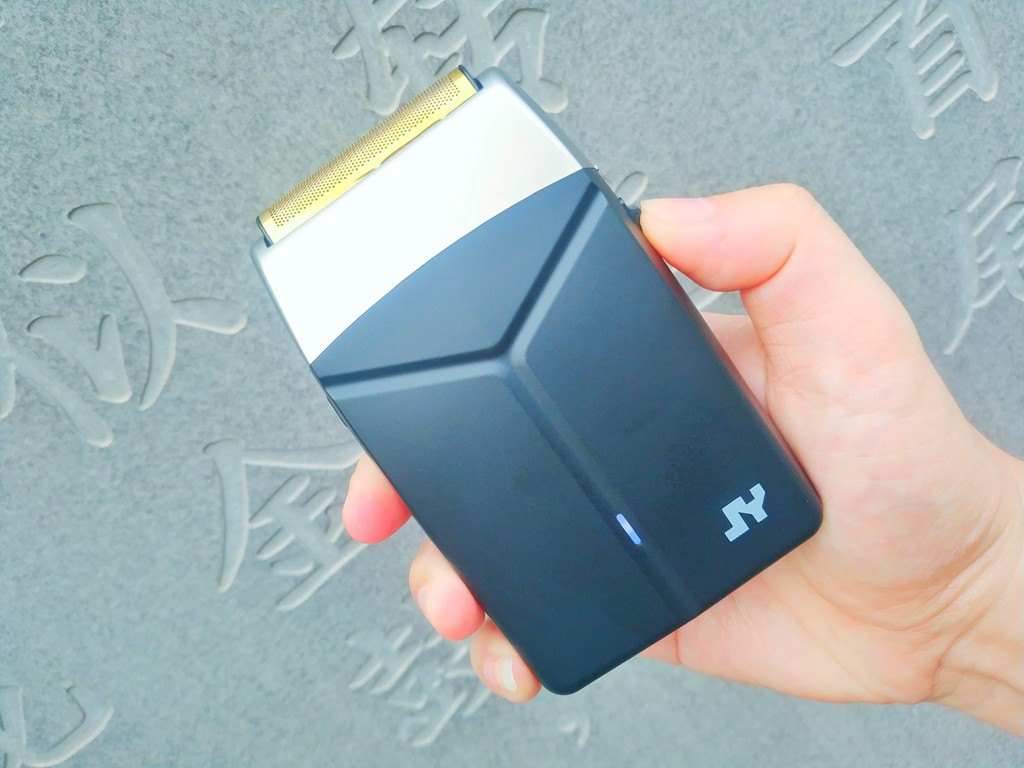 短硬毛發(fā)，高效剃光:精顏增白剃須刀