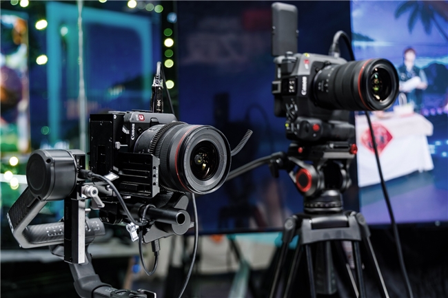 佳能EOS C50 團(tuán)播首秀驚艷無(wú)憂之夜，明星感直播助推流量破百億