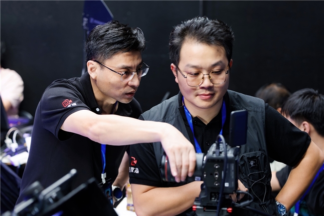 佳能EOS C50 團(tuán)播首秀驚艷無(wú)憂之夜，明星感直播助推流量破百億