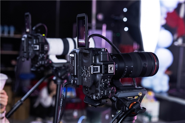 佳能“佳直播”攜手時拍傳媒，開啟明星感團(tuán)播時代